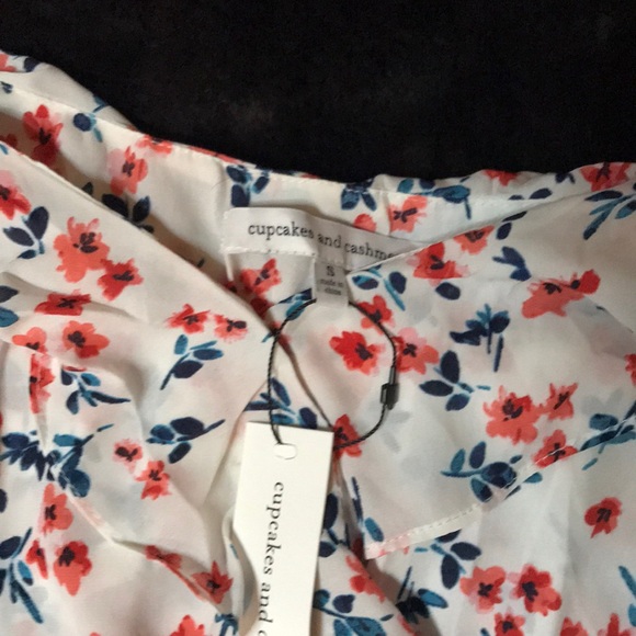 Cupcakes and cashmere romper floral cold shoulder - Picture 3 of 8